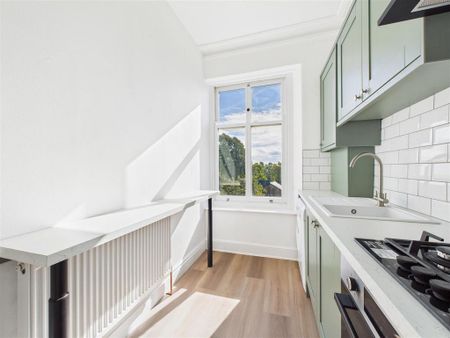 3 bedroom flat to rent - Photo 5