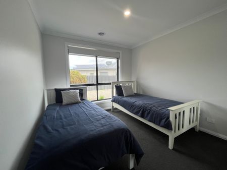 Modern 2 Bedroom Townhouse - Photo 3