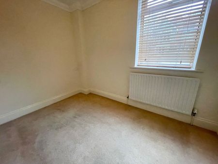 SPACIOUS TWO BEDROOM, Queens Park - Photo 3