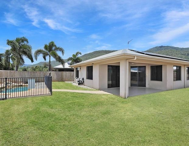 Air Conditioned and Tiled Home - Pool - Solar Power - Photo 1