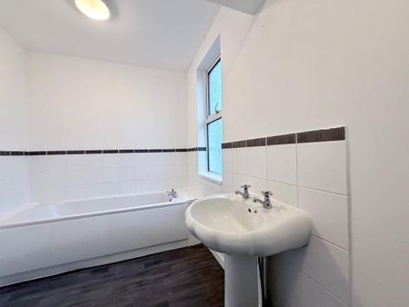 3 bedroom end of terrace house to rent - Photo 3