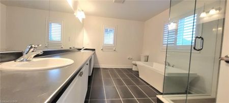 For Lease - 9275 White Oak Avenue Unit# Upper, Niagara Falls, Ontario - Photo 4