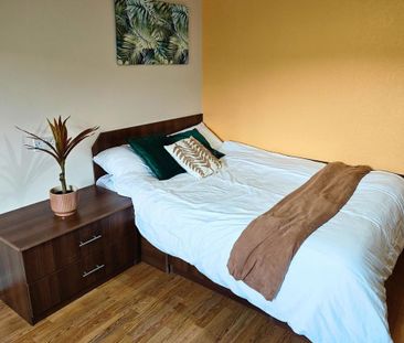 1 bedroom in a house share to rent - Photo 2