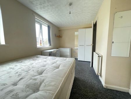 8 bedroom terraced house to rent - Photo 4