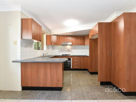 Central Burwood living with courtyard - Photo 3