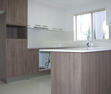 Ultra Modern Townhouse + Double Garage - Photo 2