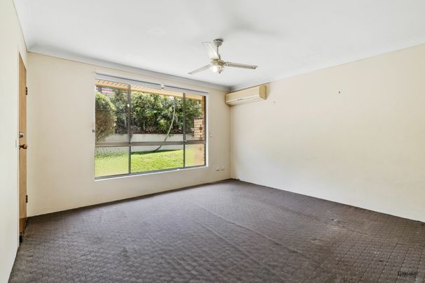 SPACIOUS TWO BEDROOM GROUND FLOOR UNIT - GREAT LOCATION! - Photo 1
