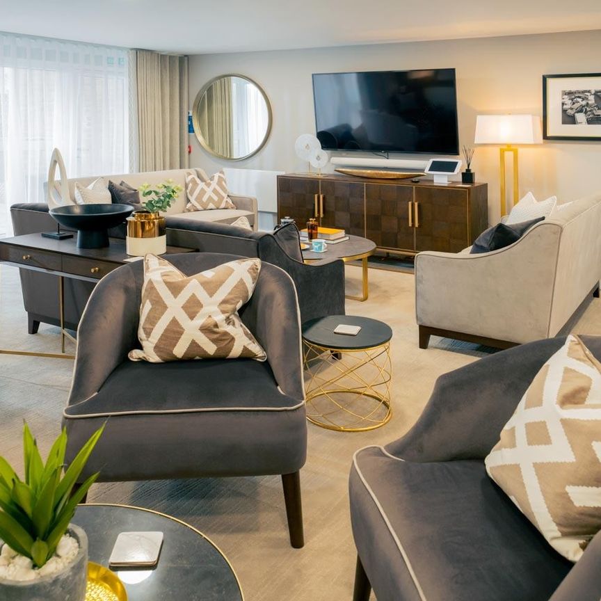 2 bedroom Flat To Let - Photo 1