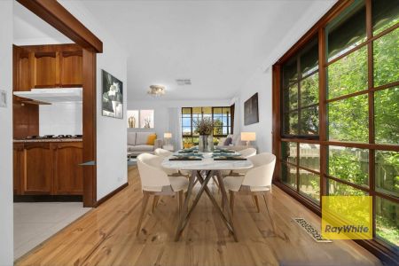 4 BEDROOM HOME - Photo 4