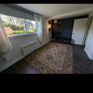 Demi sous-sol rénové avec stationnement et accès directe à la cour - Photo 2