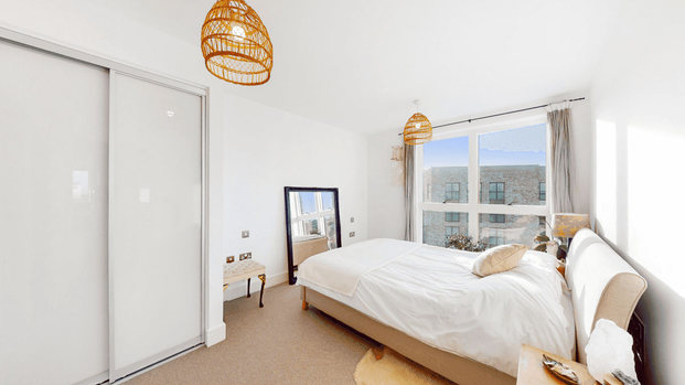 Lakeside Drive, London, NW10 - Photo 1