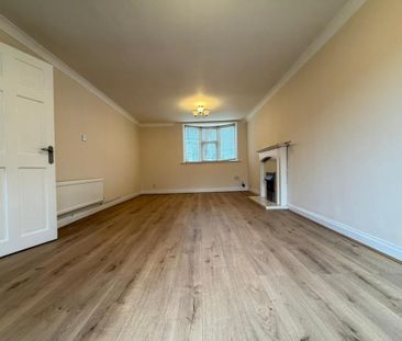 3 bedroom end of terrace house to rent - Photo 2