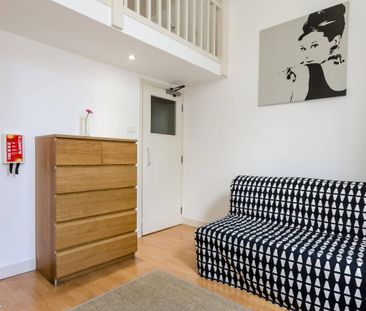 Flat 01 Fairholme Road, West Kensington W14 9JZ - Photo 3