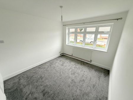 2 bedroom semi-detached bungalow to rent - Photo 3