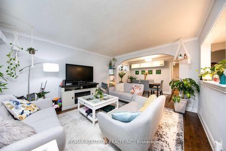 For Lease - 28 Irvington Crescent Unit# Main, Toronto, Ontario - Photo 2