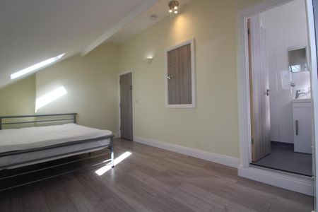 1 bedroom in a house share to rent - Photo 3