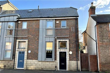 3 bedroom terraced house to rent - Photo 2