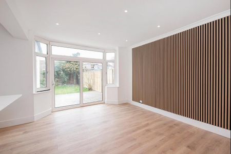 4 bedroom semi-detached house to rent - Photo 2