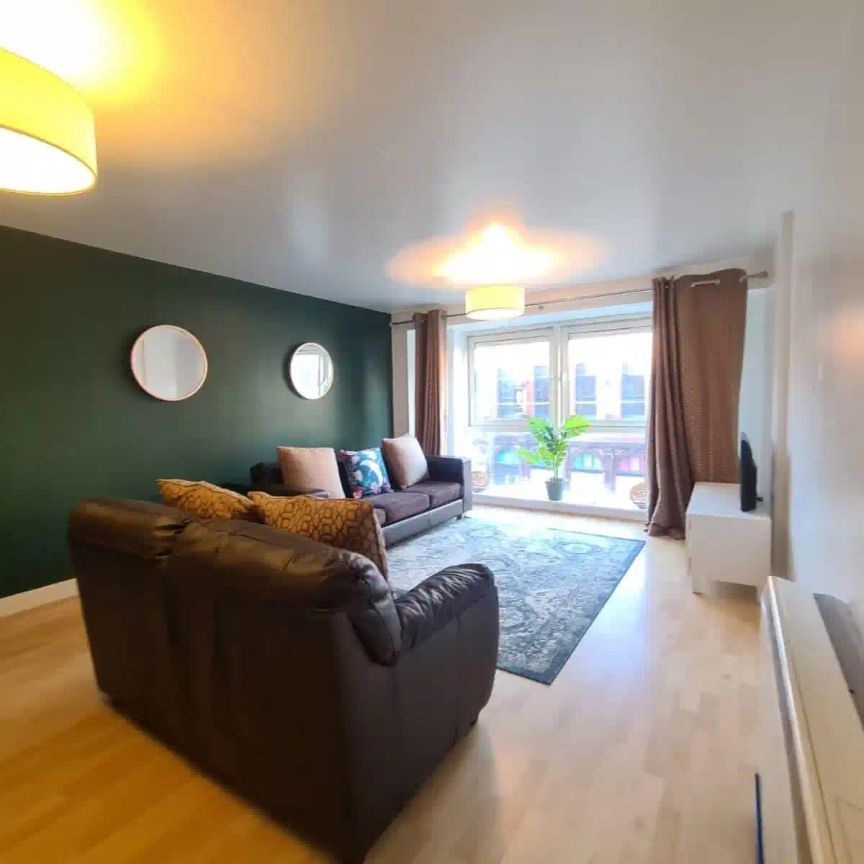 3 Bedroom 2 Bathroom Apartment - Photo 1