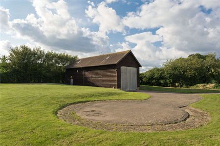 An impressive country home in a superb setting. Offering an abundance of character features , space and a fantastic garden with its very own helipad and hangar. - Photo 3