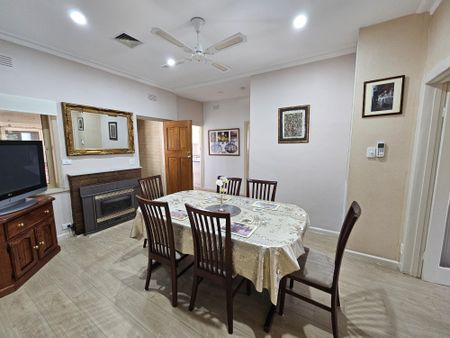 30 Valley Street, Oakleigh South VIC 3167 - House For Rent | Domain - Photo 3