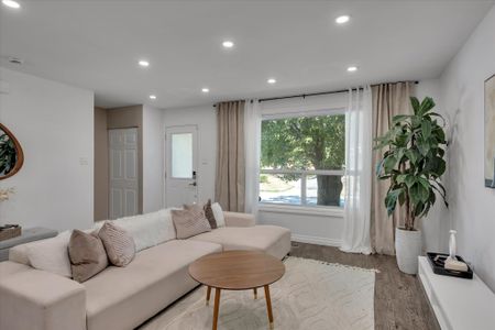 For Lease - 819 Cameron Street, Peterborough, Ontario - Photo 2