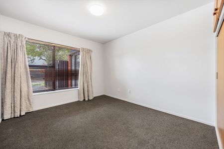 Sunny & warm 3 bedroom townhouse - Photo 4