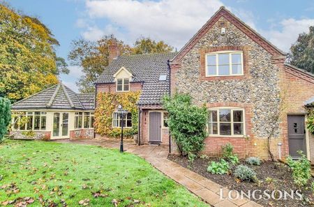 4 bedroom detached house to rent - Photo 5