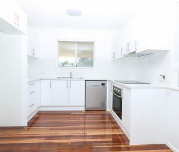 20 Loveanius Street, Silkstone QLD 4304 - House For Rent | Domain - Photo 2