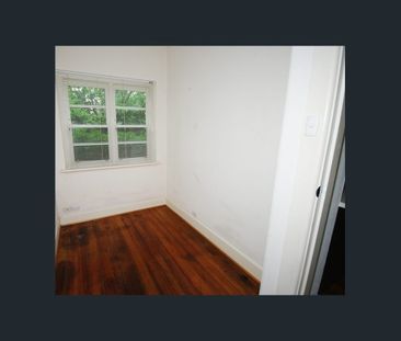 SUPERIOR ART DECO APARTMENT SHORT STROLL TO ALBERT PARK LAKE, BEACH... - Photo 3