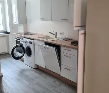 wie im Neubau: 1 Raum Apartment mit neuer Einbauküche und neuem Bad - Photo 2