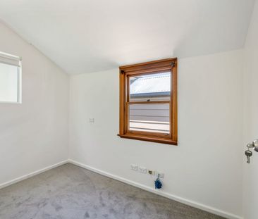 Cottage charm & deceptive proportions - Photo 6