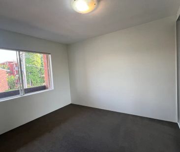 Peaceful parkside retreat with lock up garage & sunny aspect - Photo 5