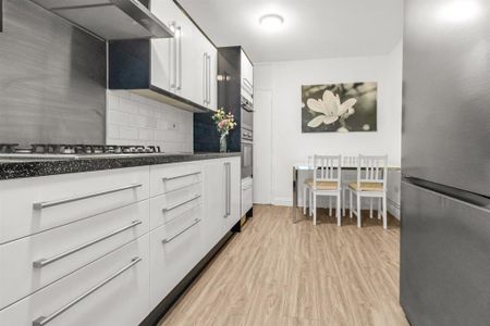 4 bedroom terraced house to rent - Photo 3