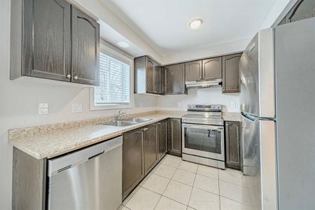 For Lease - 63 Kirkland Place, Whitby, Ontario - Photo 5