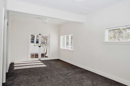3 bedroom bungalow with 1 bathroom - Photo 5
