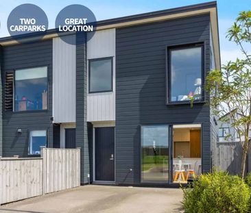 Modern, Sleek & Perfectly Positioned - Photo 1