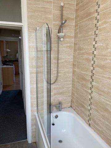 1 Bed Flat, Dover Place, BS8 - Photo 2