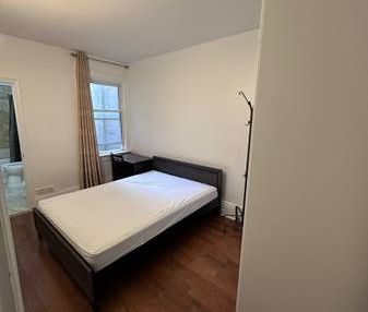 Downtown Toronto Bedroom with private washroom For rent - Photo 3