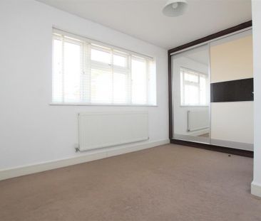 3 bedroom end of terrace house to rent - Photo 3