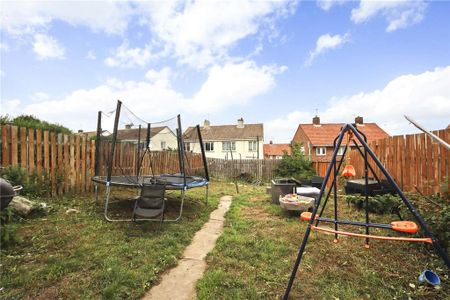 2 bedroom semi-detached house to rent - Photo 4