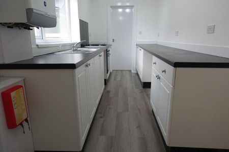 3 bedroom House To Let - Photo 5