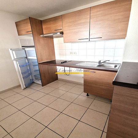 Appartement T3 dans résidence sécurisée avec balcon et parkings privés - Photo 2