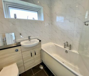 3 bedroom semi-detached house to rent - Photo 6