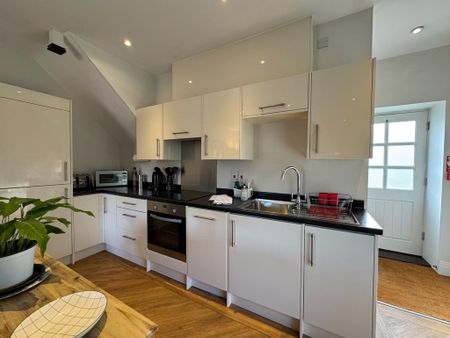 1 bedroom serviced apartment to rent - Photo 5