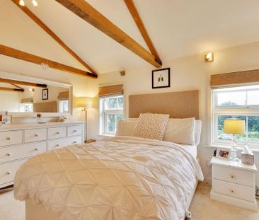 3 bedroom semi-detached house to rent - Photo 2