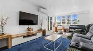 Renovated 3-Bedroom Home - Move-In Ready - Photo 2