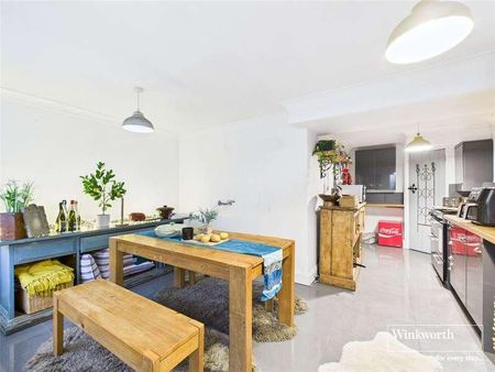 Fairford Road, Tilehurst, Reading, Berkshire, RG31 - Photo 4