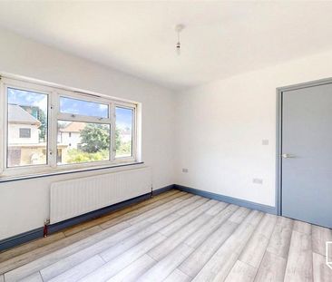 4 bedroom semi-detached house to rent - Photo 2