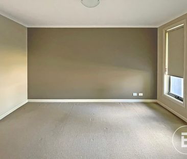 LARGE ALFREDTON HOME, PRIME LOCATION - Photo 4